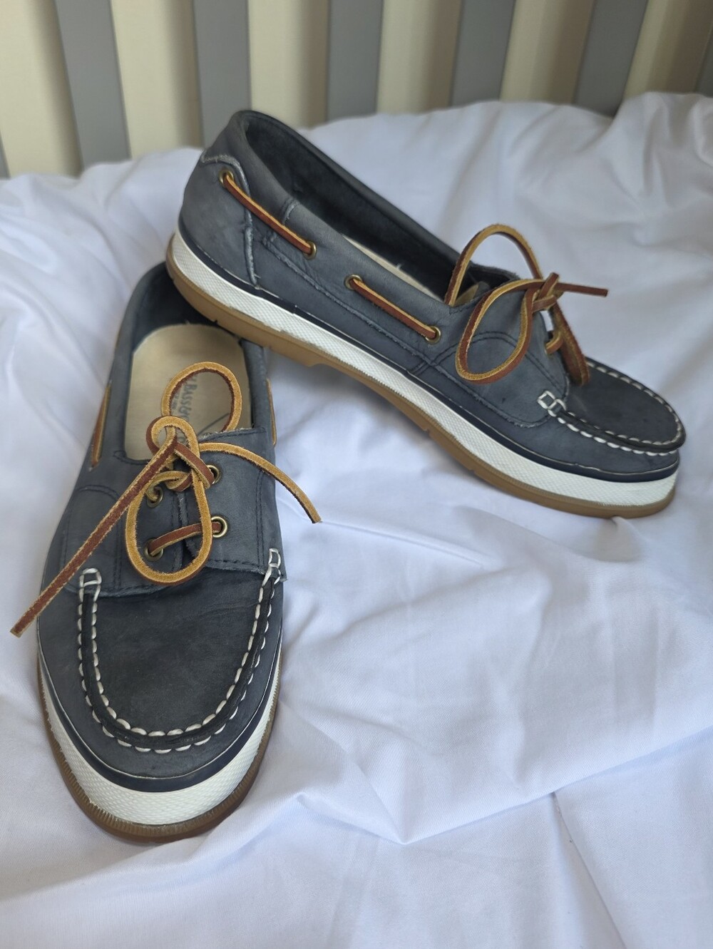G.H Bass Women's Navy Leather Boat Shoe Loafers with Tan Laces Size 9.5